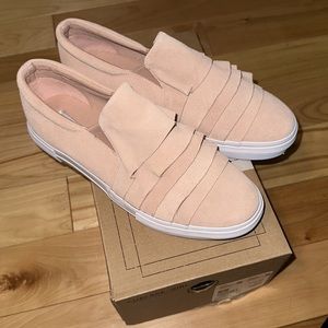 New in box! Chelsee Girl Twista platform slip on shoe pink size 8